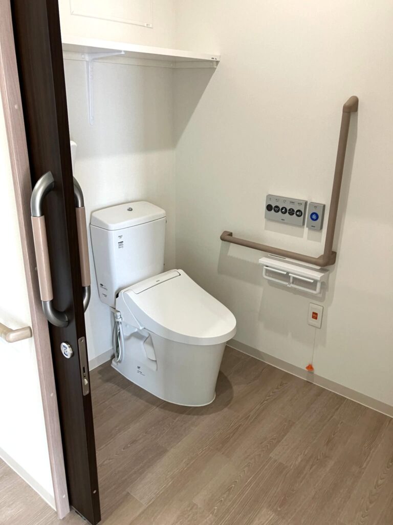 サービス付き高齢者向け住宅〈ココファン松戸六実〉の居室設備　トイレ